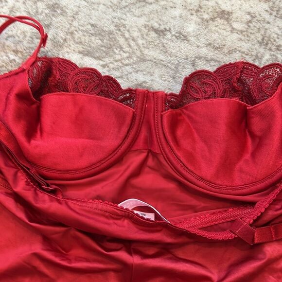 Victoria's Secret Scarlet Lace Slip 36C - Picture 7 of 9
